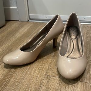 Lifestride nude pumps